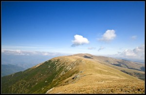 Ridge between Ursu and Balota peaks