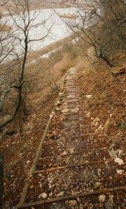 Descent on the hill to the entrance into the cave